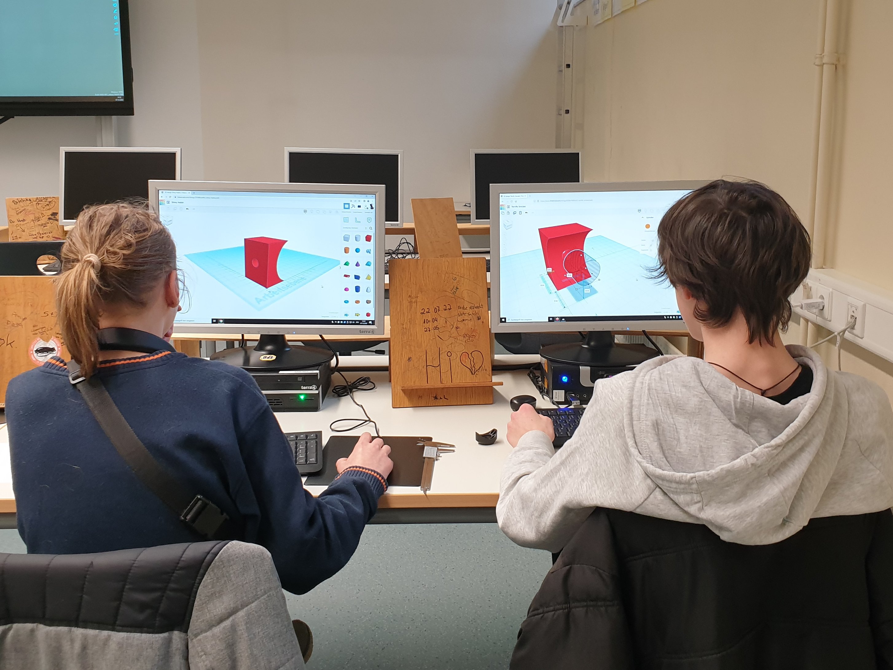 Schüler der 3D AG konstruieren am Computer